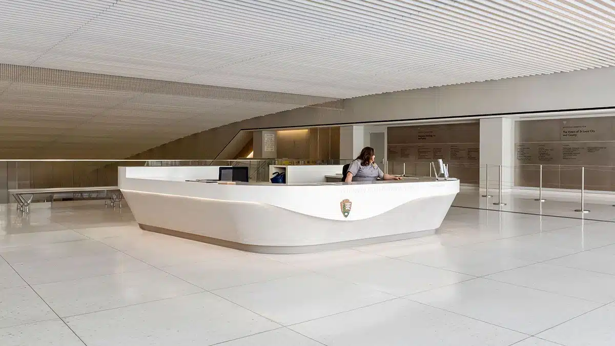 The Gateway Arch Museum - Desks remiger design